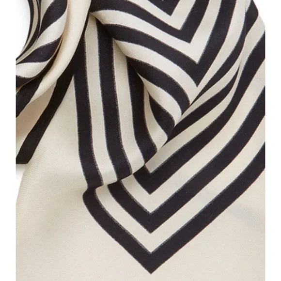 Le Scarf silk scarf NWOT - Picture 6 of 9